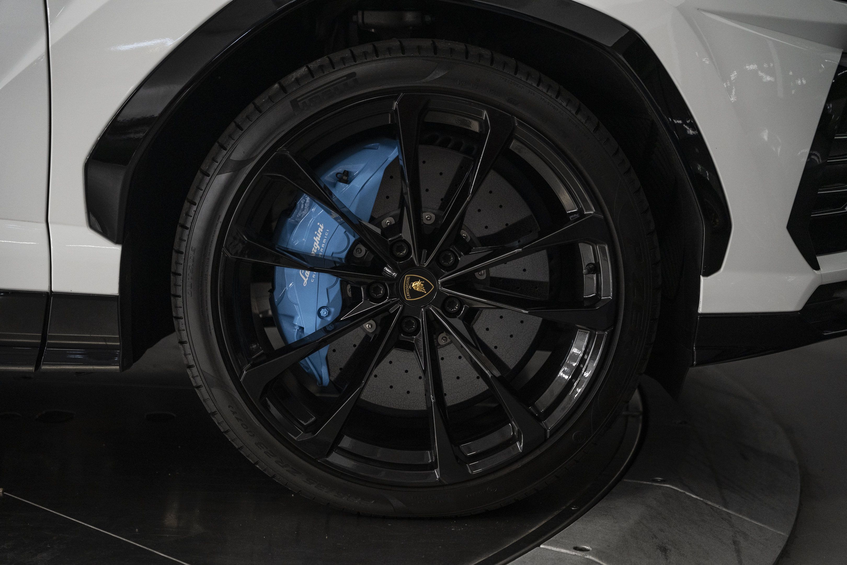 Used 2022 Lamborghini Urus AWD/4WD image 18