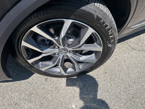 Used 2023 Acura MDX SH-AWD w/ Technology Package image 2