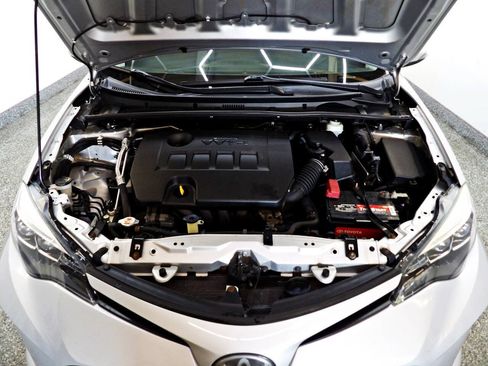 Used 2018 Toyota Corolla SE FWD image 4
