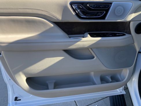 Used 2020 Lincoln Navigator Reserve w/ Luxury Package image 20