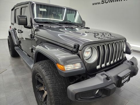 Used 2018 Jeep Wrangler Unlimited Sahara image 2