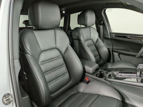 Certified 2025 Porsche Macan Turbo AWD/4WD image 22