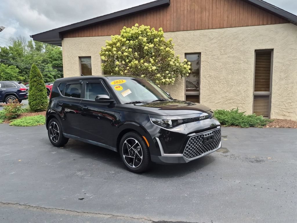 Used 2023 Kia Soul EX FWD image 3
