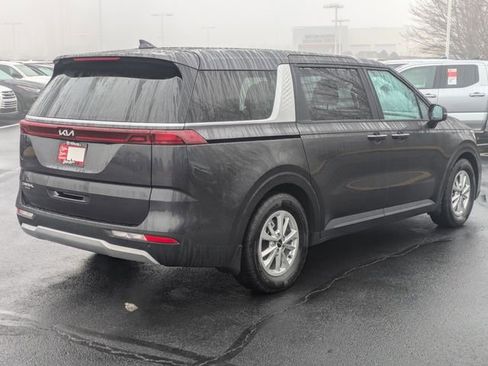 Used 2023 Kia Carnival LX image 4