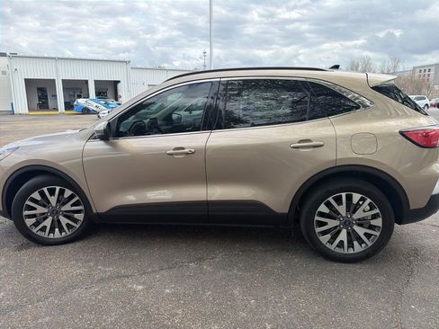 Used 2020 Ford Escape Titanium image 6