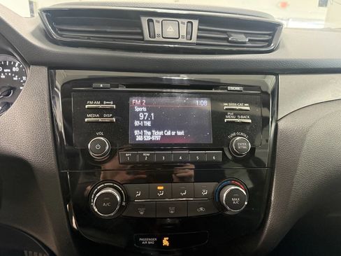 Used 2018 Nissan Rogue Sport S w/ S Appearance Package image 11