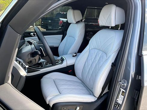 Used 2026 BMW X7 xDrive40i w/ Executive Package image 7
