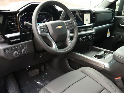 New 2026 Chevrolet Silverado 2500 LTZ w/ LTZ Convenience Package AWD/4WD image 2