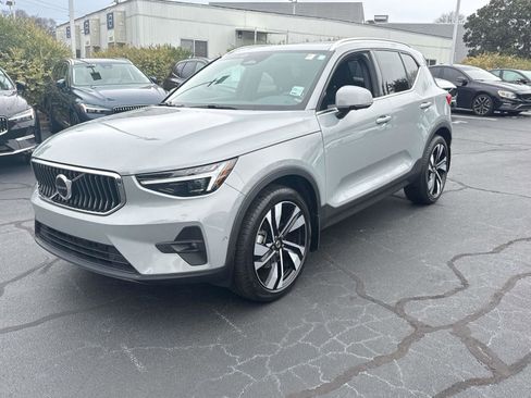 Certified 2024 Volvo XC40 B5 Plus w/ Protection Package Premier image 3