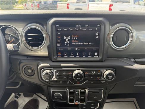 Used 2023 Jeep Wrangler Unlimited Sahara w/ Cold Weather Group AWD/4WD image 40