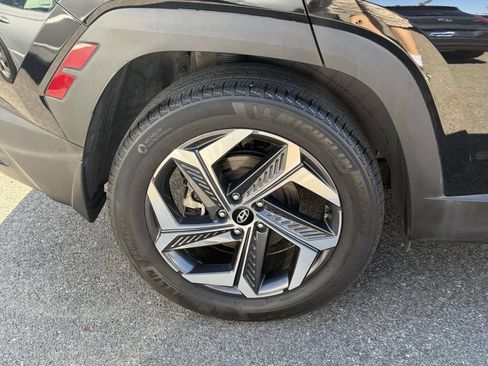 Certified 2023 Hyundai Tucson Limited AWD/4WD image 11