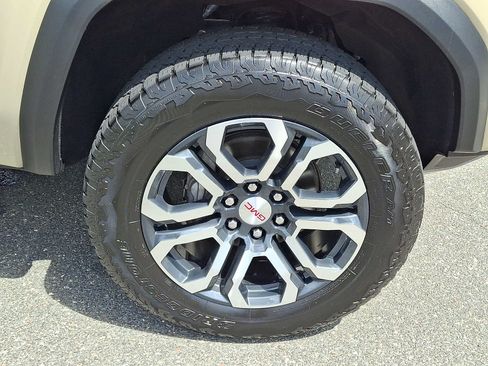 Used 2024 GMC Canyon AT4 w/ AT4 Premium Package AWD/4WD image 8