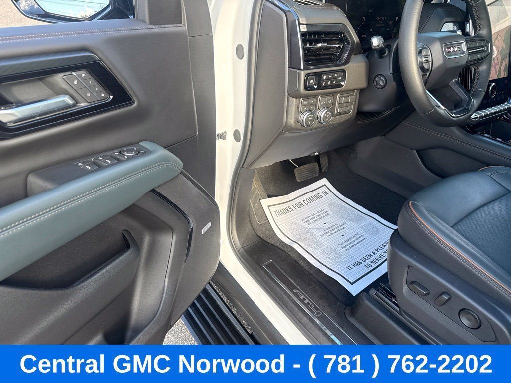 Used 2026 GMC Yukon AT4 AWD/4WD image 13