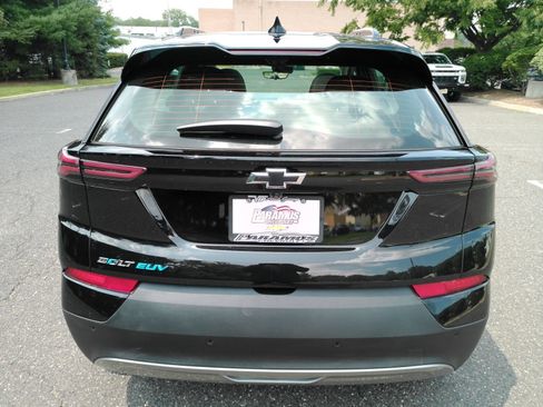 Used 2023 Chevrolet Bolt EUV Premier w/ Sun & Sound Package FWD image 7