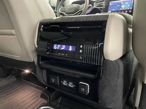 Used 2022 Jeep Wagoneer Series III w/ Convenience Group I image 39