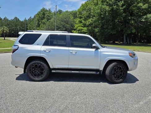 Used 2019 Toyota 4Runner SR5 RWD image 38
