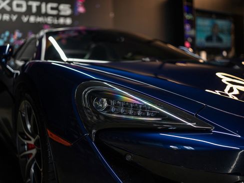 Used 2019 McLaren 570S Spider image 23