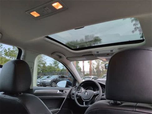 Used 2021 Volkswagen Golf 4-Door image 23