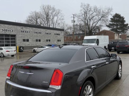 Used 2018 Chrysler 300 Limited w/ Safetytec Plus Group image 16