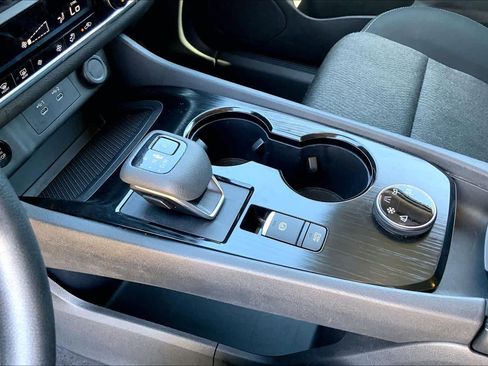 Used 2024 Nissan Rogue SV image 17