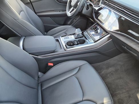 Used 2023 Audi Q8 Premium image 16