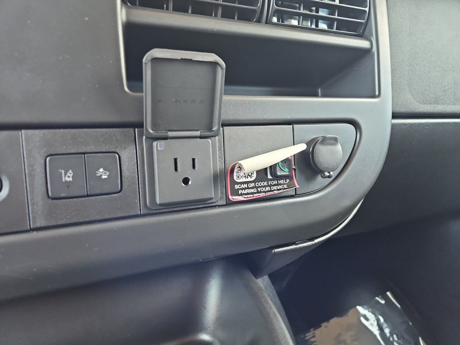 Used 2025 Chevrolet Express 2500 w/ Enhanced Convenience Package RWD image 6
