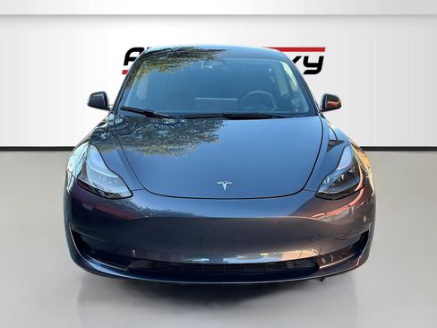 Used 2023 Tesla Model 3 Standard Range image 2
