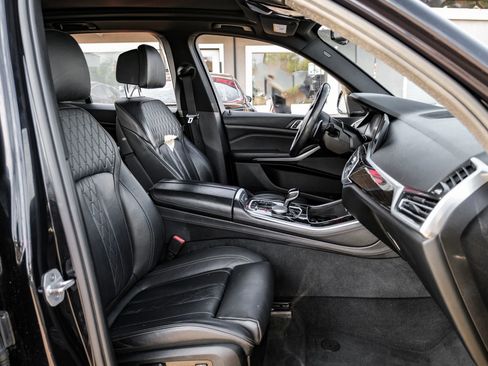 Used 2019 BMW X5 xDrive50i w/ M Sport Package image 32