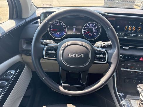 Used 2022 Kia Carnival EX FWD image 14