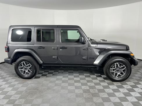 Used 2025 Jeep Wrangler Unlimited Sahara AWD/4WD image 14