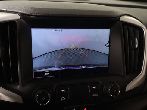 Used 2024 GMC Terrain SLE w/ Driver Convenience Package image 6