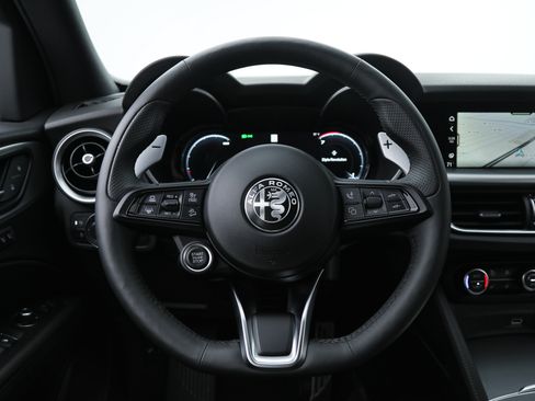 New 2025 Alfa Romeo Stelvio Sprint w/ Convenience Package AWD/4WD image 17