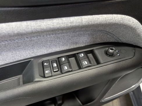 Used 2025 Jeep Compass Latitude AWD/4WD image 13