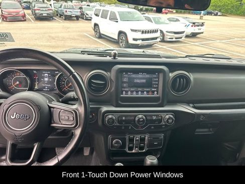 Used 2022 Jeep Gladiator Sport AWD/4WD image 16
