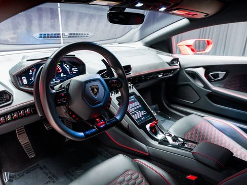 Used 2023 Lamborghini Huracan EVO AWD/4WD image 7