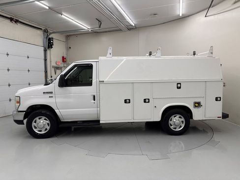 Used 2016 Ford E-350 and Econoline 350 Super Duty RWD image 3