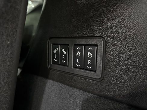 Used 2023 Cadillac XT6 Premium Luxury image 41