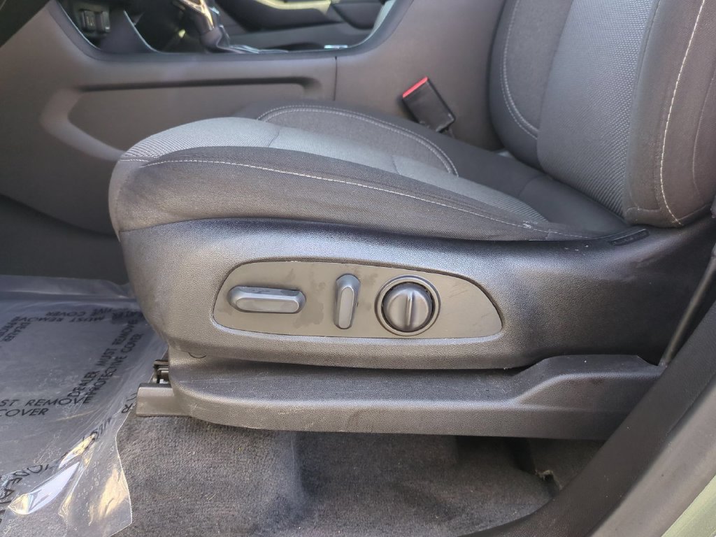 Used 2023 Chevrolet Traverse LT FWD image 22