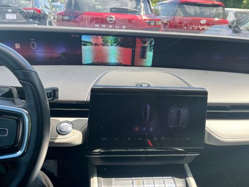 Used 2024 Lincoln Nautilus Reserve image 17