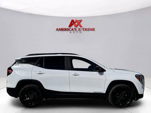 Used 2023 GMC Terrain SLE w/ Driver Convenience Package image 6