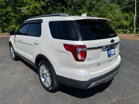 Used 2017 Ford Explorer XLT w/ Equipment Group 202A FWD image 3