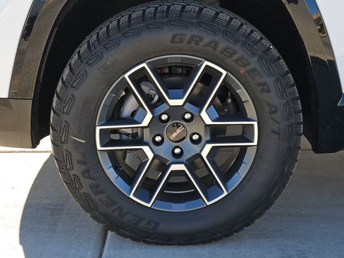 New 2026 GMC Terrain AT4 image 9