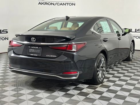 Used 2024 Lexus ES 300h Ultra Luxury w/ Accessory Package (Z1) image 8