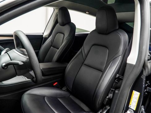 Used 2024 Tesla Model Y Long Range image 28