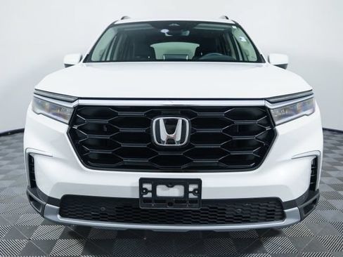 Used 2025 Honda Pilot Touring image 10