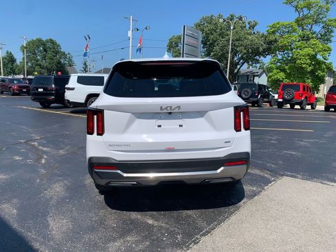 Used 2025 Kia Sorento S image 7