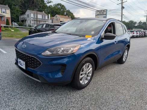 Certified 2022 Ford Escape SE image 2