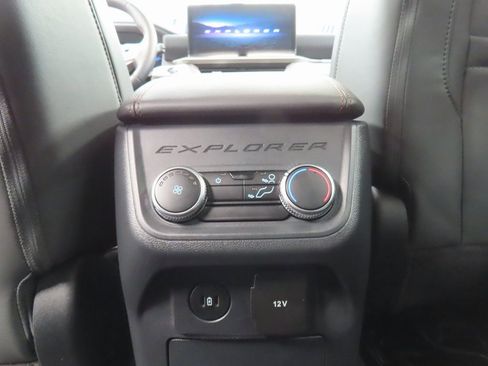 Used 2025 Ford Explorer Active w/ Active Comfort Package image 11