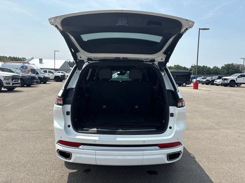 Used 2021 Jeep Grand Cherokee L Summit w/ Luxury Tech Group V AWD/4WD image 9