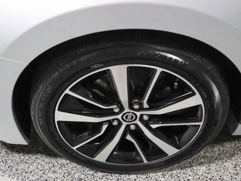 Used 2022 Nissan Maxima SV w/ Floor Mat Group FWD image 11